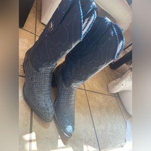 Beautiful navy blue Wild West boots retails for roughly 1300.00 asking 400